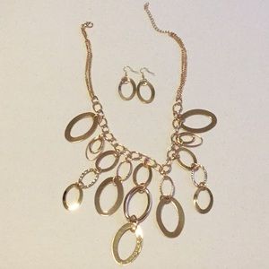 Gold necklace and earring set 😍